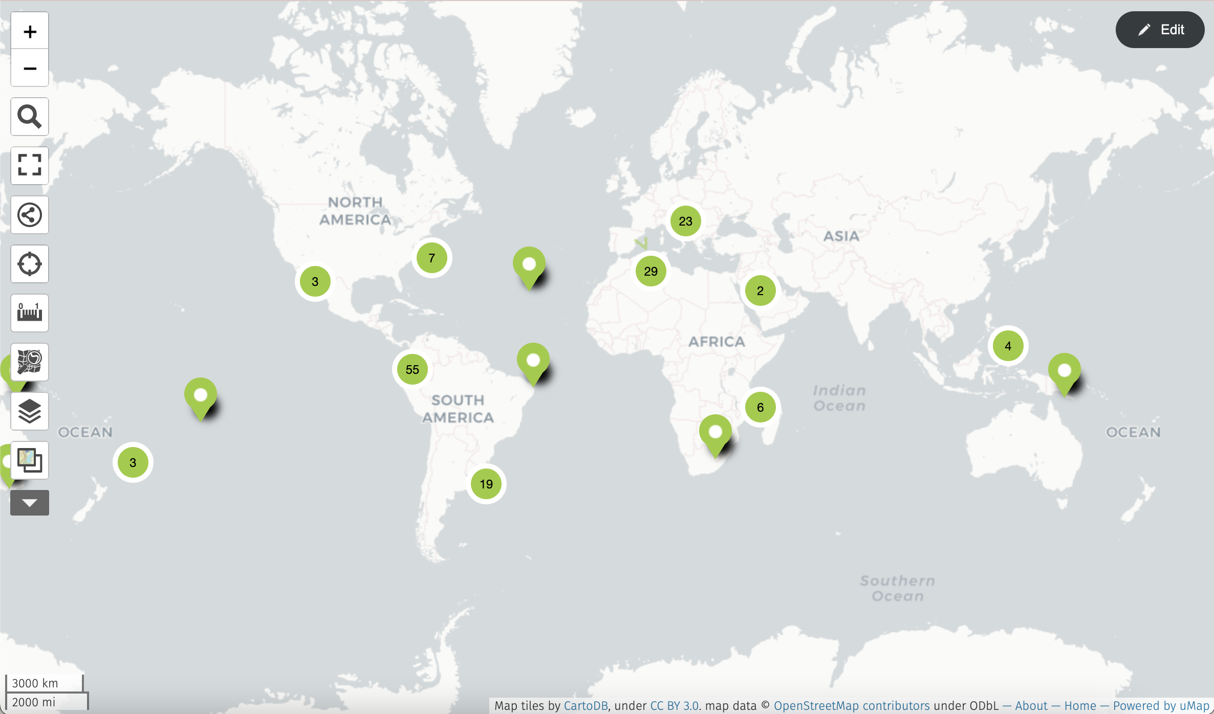 Screen shot of the interactive map of Geochicas across the world. The. maps shows the number of members in different locations, in the screenshot we can see all the world with Geochicas located in North America, South America, Africa, Europe, and Oceania.